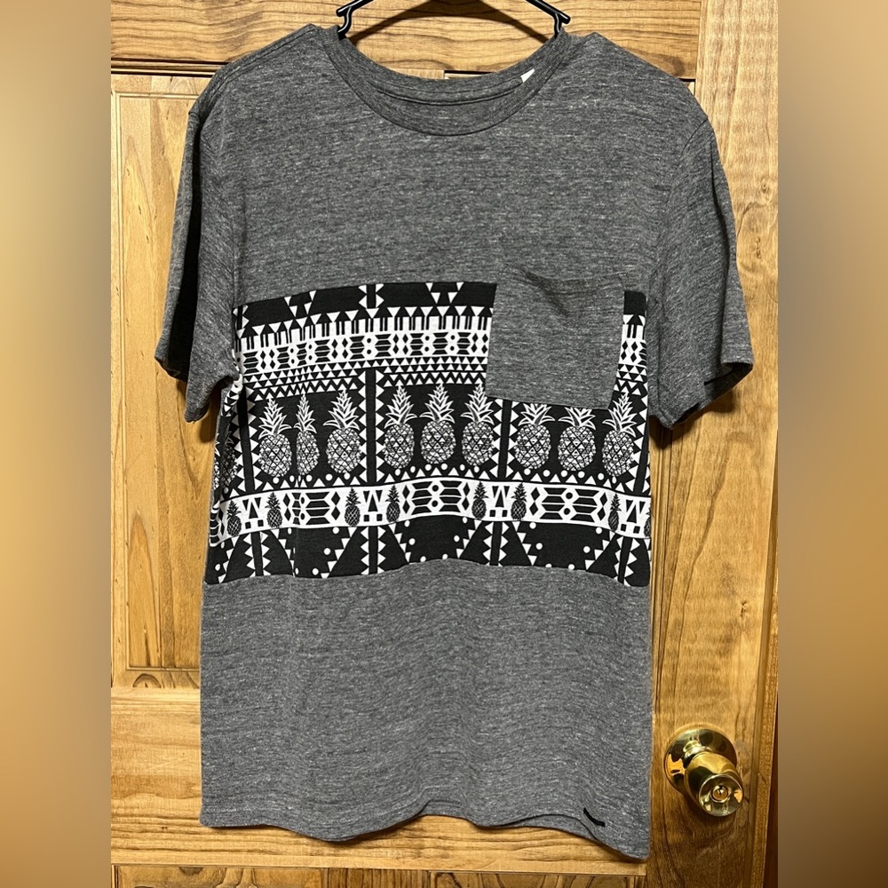 On The Byas Middle Print Design Grey TShirt With Side Pocket